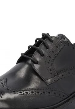 Strangata Elegante In Pelle Piùdue Con Disegno Brogue Made In Italy 22 Strangata Elegante In Pelle Piùdue Con Disegno Brogue Made In Italy -Negozio Da Uomo Alla Moda 07c237c749dc224f863a1cc56d8553b5