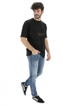 T-shirt 8.9 Over Con Ricamo Scritta -Negozio Da Uomo Alla Moda 086a2a9a86c324dc80205b5f2b721a73