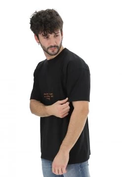 T-shirt 8.9 Over Con Ricamo Scritta -Negozio Da Uomo Alla Moda 088faadd89254a033b003fb9c793d02f