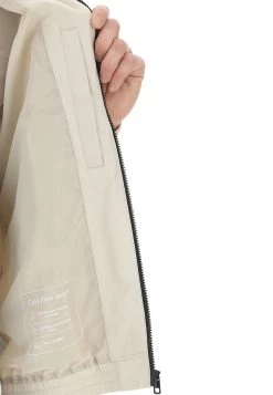 Calvin Klein Jeans Giubbino Calvin Klein Uomo Tinta Unita Con Zip E Logo A Contrasto 13 Calvin Klein Jeans Giubbino Calvin Klein Uomo Tinta Unita Con Zip E Logo A Contrasto -Negozio Da Uomo Alla Moda 2cb6d7413ebe4cd407db368ad7062b25