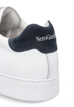 Sneakers Nerogiardini E102011u In Pelle Con Dettagli Blu E Rosso -Negozio Da Uomo Alla Moda 2d38216a774f494762b8ba809d6858d1