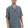 Camicia A Maniche Corte Lee Loose Fit In Fantasia -Negozio Da Uomo Alla Moda 3c448856dbdbcd1c88c4dffecfce67ef