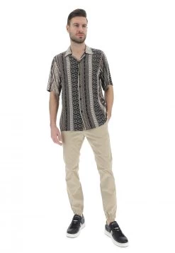 Camicia 8.9 Manica Corta Con Fanatsia Etnica All Over In Viscosa -Negozio Da Uomo Alla Moda 446725ebe2e3e182e8505606539c9e9f