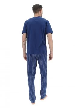 Set Pigiama Corto E Lungo Ragno Uomo Con T-shirt A Serafino E Pantaloni A Righe Verticali -Negozio Da Uomo Alla Moda 4b118ca4c9203f4e10ea3a8c6a7165d6