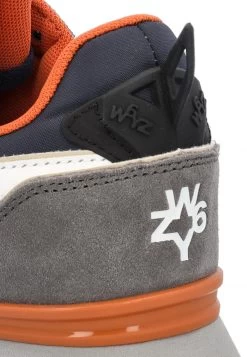 Sneakers W6yz Jet-m Blu Con Dettagli Grigio, Arancione E Ottanio 15 Sneakers W6yz Jet-m Blu Con Dettagli Grigio, Arancione E Ottanio -Negozio Da Uomo Alla Moda 62e3de9a3b7bc0a87da8c83909568d78