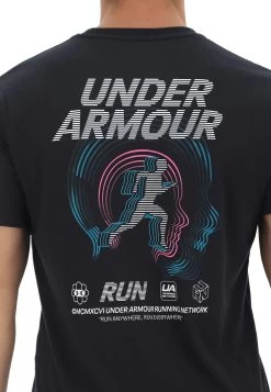 T-shirt Under Armour Run Anywhere 1370977 Da Uomo -Negozio Da Uomo Alla Moda 72a0b8107b1d6b8877d9cf64a1c45a64