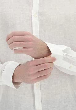 Camicia In 100% Lino Age Uomo Tinta Unita 31 Camicia In 100% Lino Age Uomo Tinta Unita -Negozio Da Uomo Alla Moda 74fc01b8448dc07aa84356310eb39b56