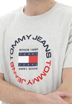 T-shirt Tommy Jeans Con Logo Circolare Frontale -Negozio Da Uomo Alla Moda 88dec02ea653121335cdf94220a65ed4