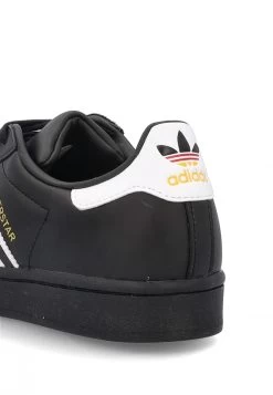 Sneakers Uomo Adidas Mod. Superstar Gx9877 Con Dettagli Colorati 15 Sneakers Uomo Adidas Mod. Superstar Gx9877 Con Dettagli Colorati -Negozio Da Uomo Alla Moda 8cdfaa211aab5377f0cd79b61e82c2b4