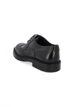 Strangata Elegante In Pelle Piùdue Con Disegno Brogue Made In Italy 19 Strangata Elegante In Pelle Piùdue Con Disegno Brogue Made In Italy -Negozio Da Uomo Alla Moda b8409660327b2a6a1f0d02821238326b