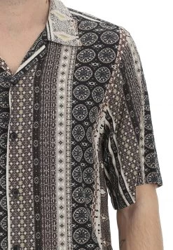 Camicia 8.9 Manica Corta Con Fanatsia Etnica All Over In Viscosa -Negozio Da Uomo Alla Moda c6c5915a36406e5af9effdce7278f357