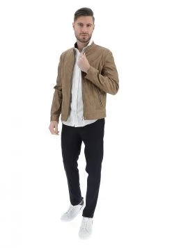 Gaudi Giacca In Similpelle Gaudì Con Collo A Fascetta Basso 11 Gaudi Giacca In Similpelle Gaudì Con Collo A Fascetta Basso -Negozio Da Uomo Alla Moda d68dd186dacfa153ddadaee16cda23b0