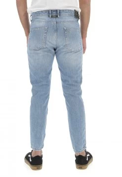 Jeans Carrot Fit Lavaggio Chiaro 9 Jeans Carrot Fit Lavaggio Chiaro -Negozio Da Uomo Alla Moda ed251eae5f84b7773d6e28d248ab5c90